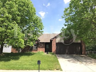 6824 Oak Lake Dr - Indianapolis, IN