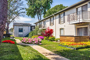 Lockwood Heights Apartments - Richardson, TX