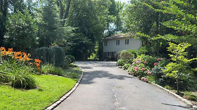 6 Lake Rd - Great Neck, NY