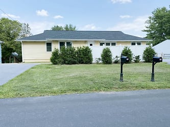 107 E Aaron Dr - State College, PA