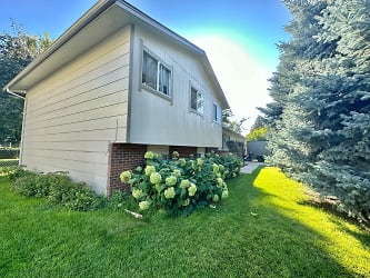 413 Cardinal Ct - Fort Collins, CO