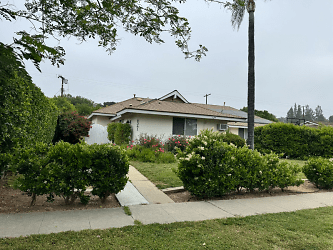 8341 Shoup Ave - Los Angeles, CA