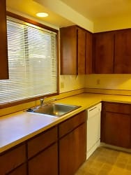 Parkcrest Townhomes Apartments - Sandy, OR