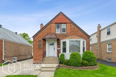 8744 S Mozart Ave - Evergreen Park, IL