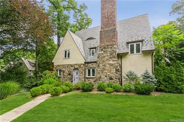 7 Cotswold Way - Scarsdale, NY
