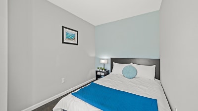 Room for Rent -  a 5 minute walk to transit stop S - Houston, TX