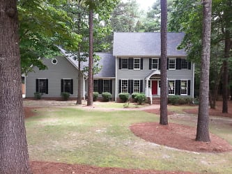 465 E Hedgelawn Way - Southern Pines, NC