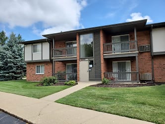 Darlington Court Apartments - Crystal Lake, IL