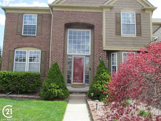54882 Penzien Dr - Macomb, MI