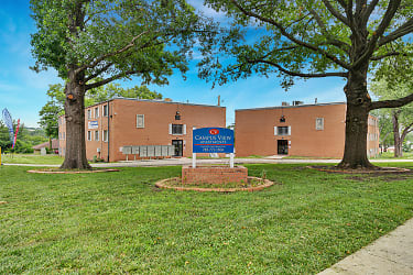 Campus View Apartments - Lawrence, KS