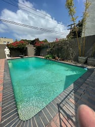1125 Stearns Dr - Los Angeles, CA