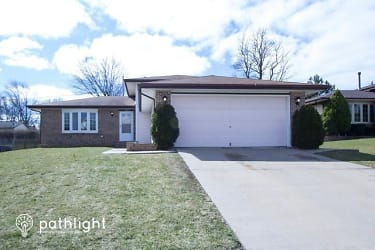 285 Polo Club Dr - Glendale Heights, IL