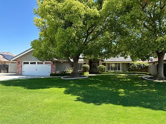 5400 Spring Canyon Ct - Bakersfield, CA