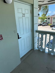 1423 Holly Heights Dr #22 - Fort Lauderdale, FL