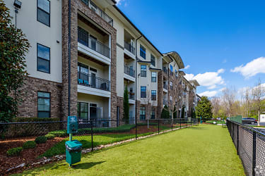 323 Seven Springs Way unit 214 - Brentwood, TN