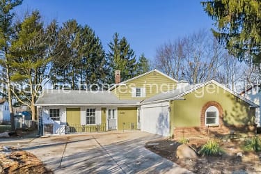 15430 Howe Rd - Strongsville, OH