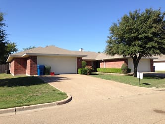 966 Parkview Cir - Hewitt, TX