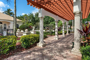 10103 Myrtlewood Cir W - Palm Beach Gardens, FL