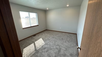 SUNDANCE RIDGE / HITCHING PLACE Apartments - Sioux Falls, SD