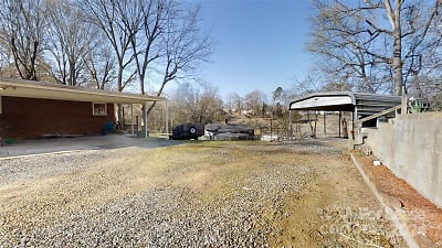 410 3rd St NW - Conover, NC