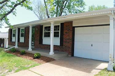 1368 Glenrock Dr - Maryland Heights, MO