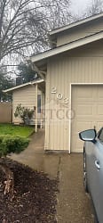 203 S 40th Pl - Springfield, OR
