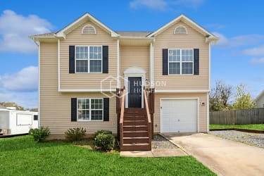 4212 4 Winds Ct SW - Concord, NC