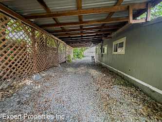 Arnold House Apartments - Medford, OR