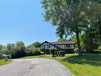6321 St Andrews Dr - Canfield, OH