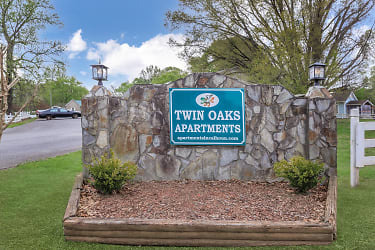 Twin Oaks Apartments - Calhoun, GA