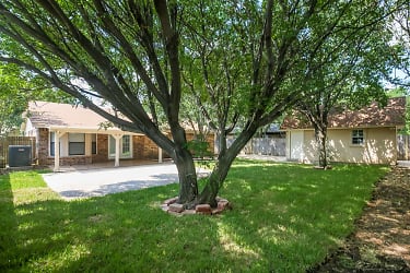 905 Thistle Ridge Ct - Arlington, TX