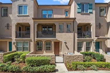 6391 Orion Ct - Eastvale, CA