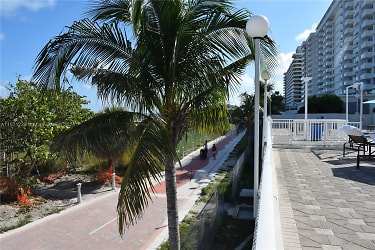 5701 Collins Ave #1415 - Miami Beach, FL