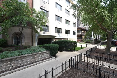 Deming Place Apartments - Chicago, IL