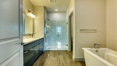 Aura Watermark Apartments - Tempe, AZ