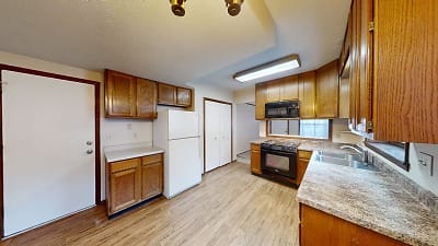 101 Deer Path Ave - Manitou Springs, CO