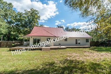 319 Old Perry Rd - Bonaire, GA