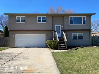 2405 Driftwood Dr - Holiday Hills, IL