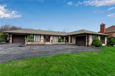 9400 Wehrle Dr - Clarence, NY