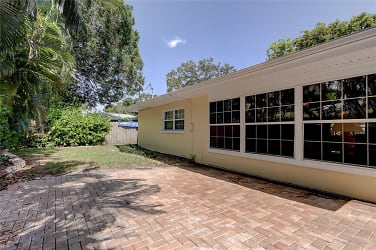1926 Sandra Dr - Clearwater, FL