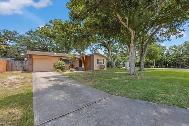 1597 Bellrose Dr E - Clearwater, FL