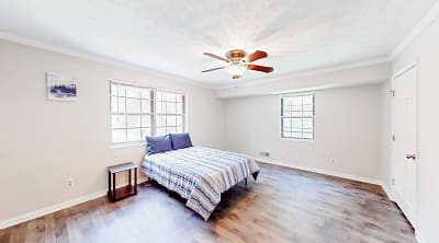 Room For Rent - College Park, GA