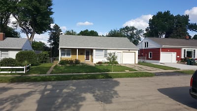 1112 10th Ave NW - Rochester, MN