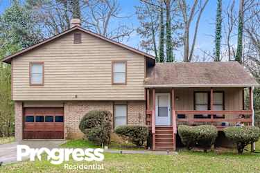 3930 Emerald Cir N - Decatur, GA