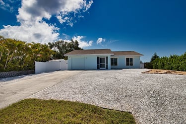 331 Peary Rd - Venice, FL
