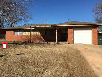 853 E Steed Dr - Midwest City, OK