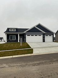 1102 6th Ave NW - Kasson, MN