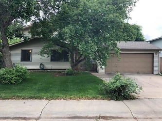 1709 Bedford Cir - Fort Collins, CO