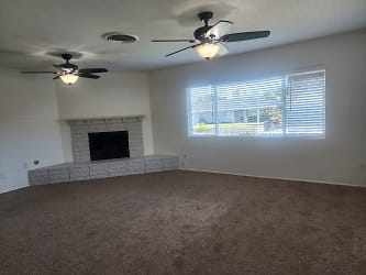 2924 Crest Dr - Bakersfield, CA
