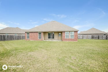 109 Currie Ct - Crowley, TX